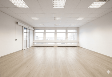 Große und helle Bürofläche in gepflegtem Geschäftshaus
