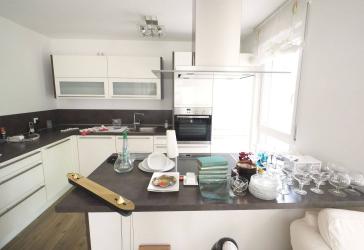 Sehr schöne, helle und moderne 4- Zimmerwohnung mit Einbauküche und großem Balkon