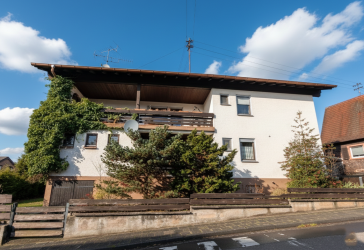Flexibel nutzbares Zweifamilienhaus: Kapitalanlage mit Option zur Eigennutzung und Ausbaureserve!