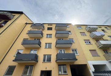 KAPITALANLEGER & PROJEKTENTWICKLER AUFGEPASST! Renditestarkes MFH | 8 WE + GE | 13 STP | 116.208 € JNKM | Baugrund mit Potenzial
