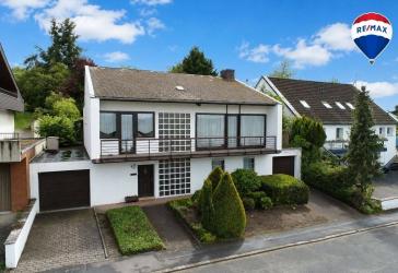 Außergewöhnliches Einfamilienhaus mit Pool und Garten in Konz