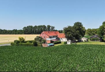 Großes Landhaus in stadtnaher Alleinlage auf einem ca. 3.702 m² Grundstück...