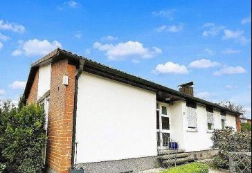 ... WOHNEN IN RUHIGER UND GRÜNER LAGE ... EINFAMILIENHAUS IN ERLANGEN-TENNENLOHE ...