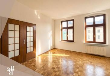Altbauperle mit Balkon - 4-Zimmer-Wohnung in zentraler Lage