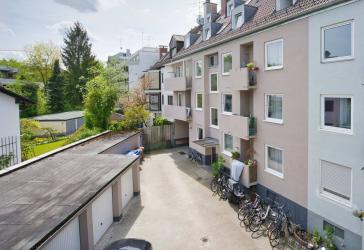 Olympiapark vor der Tür! Vermietete 3-ZKB mit Balkon zum Innenhof in Schwabing-West