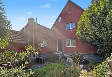 Jülich: Ein Haus, viele Möglichkeiten - attraktives Zweifamilienhaus in Kirchberg