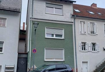 Einfamilienhaus über 3 Etagen + 2020 komplett renoviert+ mit großer Dachterrasse (ca. 80 m²) in St. Ingbert (Nähe Innenstadt)