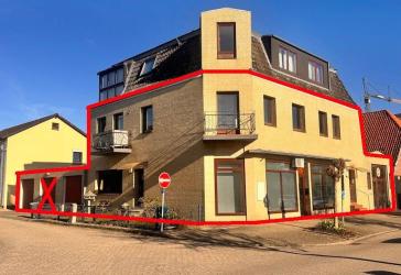 Mehrfamilienhaus mit 3 Wohnungen und 2 Gewerbeeinheiten In Buxtehude Altkloster