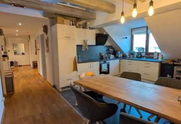 99 m² Dachgeschoss-Traum mit freigelegten Balken & großer Küche