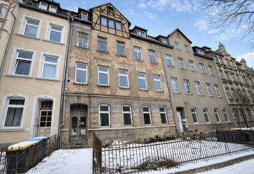 Sanierungsbedürftiges Mehrfamilienhaus mit 4 Wohneinheiten in Top-Lage