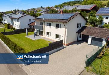 *** Stilvoll saniertes Einfamilienhaus mit offenem Wohnkonzept & großzügigem Garten in Riedheim! ***