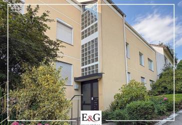 Großzügige 5-Zimmer-Wohnung mit viel Potenzial, großem Balkon mit Blick ins Grüne und Garage