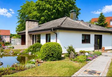 Seltene Gelegenheit: Bungalow mit ca. 235 m² Wohn- und Nutzfläche auf 1.293 m² Grundstück