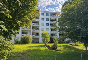 Frisch sanierte 3-Zimmer-Wohnung mit großem Balkon und Blick ins Grüne