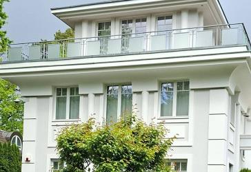 Berlin - Grunewald moderne, sehr gepflegte, voll möbelierte Villa BJ.2005 auf Verhandlungsbasis zu verkaufen