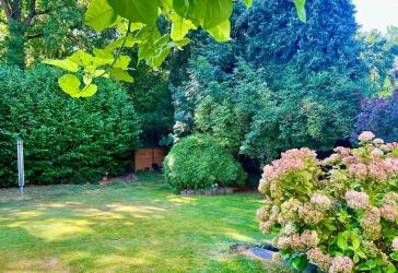 Großzügiges Einfamilienhaus (freistehend) mit großem Garten in Grünlage von Düsseldorf-Vennhausen ...!