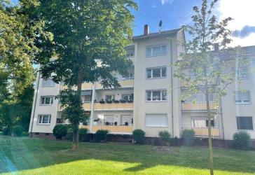 GELEGENHEIT IN FRANKFURT-GRIESHEIM: Moderne 4-Zimmer Wohnung mit Flair und Balkon...