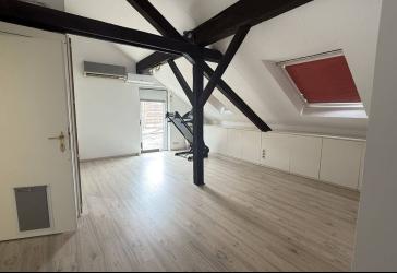 Geräumige Dachgeschosswohnung mit stilvoller Dachterrasse in Solingen-Gräfrath.