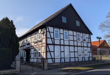 Wohntraum mit Platz für die ganze Familie: Großzügiges Raumwunder mit Gartenparadies in Adenstedt