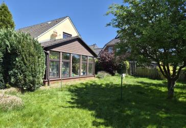 Zwei-/Einfamilienhaus mit großem Grundstück in Petersfehn