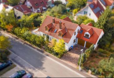 Ideal für große Familien, viele Zimmer, ruhige Lage, großer Garten