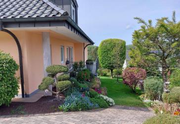 Luxus trifft Unabhängigkeit * autarkes Wohnen auf höchstem Niveau* Villa incl. 4 Garagenplätze in Lemberg!