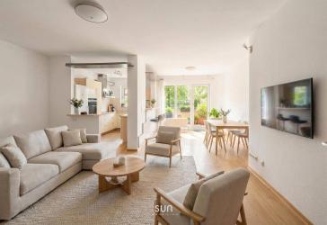 **Charmante 3-Zimmer-EG-Wohnung** mit großem Wohn-/Essbereich, Bartheke und großer Loggia