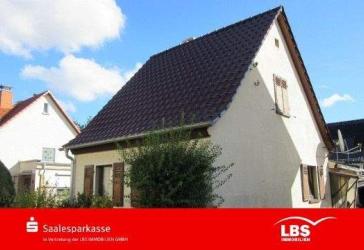 Kleines Haus mitten im Ort