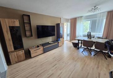 4-Zimmer-Wohnung mit Loggia, Einbauküche und Tageslichtbad in grüner Lage