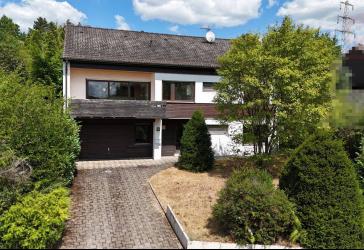 Großzügiges Einfamilienhaus mit Garten, Garage und Ausbaupotenzial in Beckingen