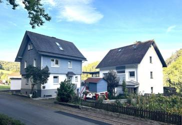 2 Häuser freistehend Ortsrandlage