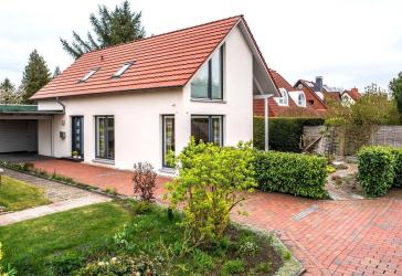 Ansprechendes Einfamilienhaus mit Carport in ruhiger Lage