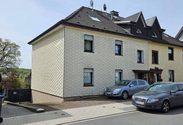 Kapitalanlage mit Potenzial – Gepflegtes Dreifamilienhaus in Ennepetal mit lebenslangem Wohnrecht
