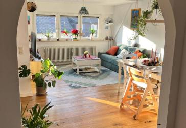 ZWISCHENMIETE: Helle & stilvolle Maisonette-Wohnung mit Schwarzwaldblick (möbliert, August–Dezember)