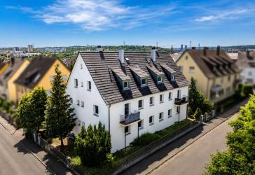 ANLEGER AUFGEPASST: 2 DHH mit 6 WE & 56.880 € KM p. a. in Zuffenhausen!