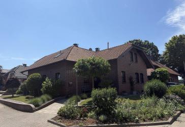 Gehobenes Ein- / Zweifamilienhaus im Landhausstil in ruhiger Lage