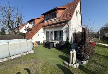 Doppelhaushälfte in Cramme - vermietet, mit Garten und Entwicklungspotenzial