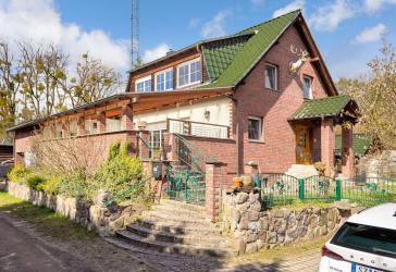 Ein Zuhause zum Entfalten: Großzügiges Wohnen mit Einliegerwohnung, eigenem Wald und Pool
