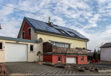 Einfamilienhaus mit Wohnmobilgarage, Garage, Garten und Photovoltaikanlage - nahe Echternach
