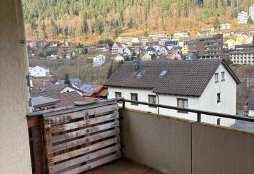 SGE IMMO - 1,5-Zimmer-Wohnung mit Balkon und schöner Aussicht in Bad Wildbad