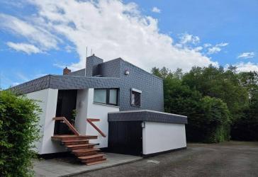 Luxus, Licht und Raum - beeindruckende Traumvilla in versetzter Geschossbauweise - Nahe Elena-Klinik und der Frischluftschneise Rehwiesen