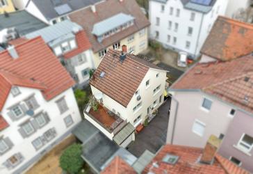 Charmantes Wohnhaus mit großer Dachterrasse & Garage in ruhiger Hoflage