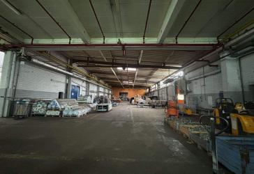 Lagerhalle auf überwachtem Gelände zu vermieten