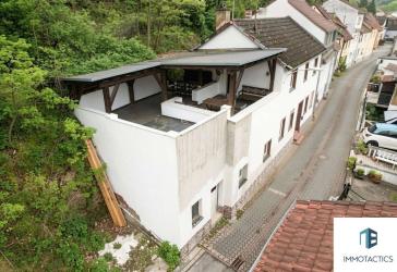 Haus mit Potenzial für Handwerker - sofort frei, mit großer Dachterrasse und Gartengrundstück