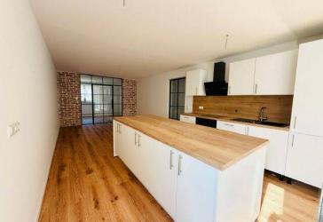 Für Menschen mit Sinn für das Besondere – Exklusive Neubauwohnung mit ca. 70 m² Dachterrasse mitten