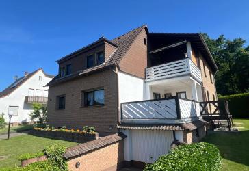 Charmantes Zweifamilienhaus in zentraler Lage von Lohmar mit großem Grundstück am Waldrand