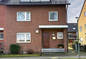 Zons - Großzügige Doppelhaushälfte nebst zwei Garagen in Ruhiglage