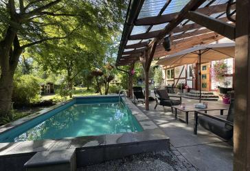 EFH mit zwei Wohnbereichen | Pool, Sauna & außergewöhnlicher Garten mit Grillplatz