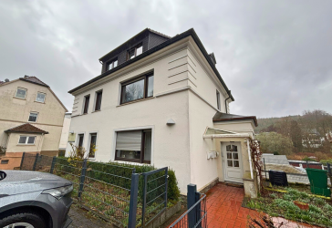 Altbau trifft Komfort: Viel Raum auf drei Etagen