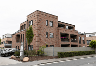 Schöne 2 Zimmerwohnung im 1. Obergeschoss mit einer Loggia